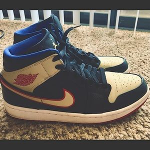 Men’s sz 10 Jordan 1s Mid